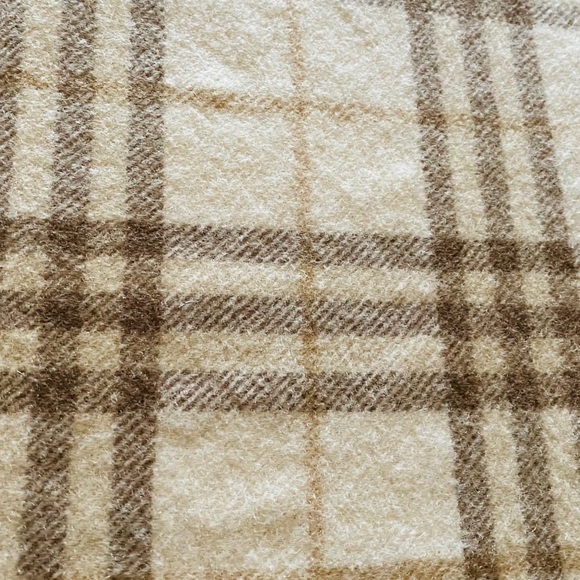 Authentic Burberry “cashmere” blanket scarf - Picture 3 of 4